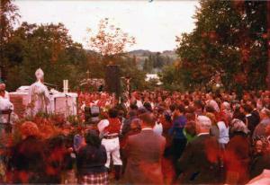 037 Biskup Franjo Kuharić drži propovijed 5. 9. 1976.