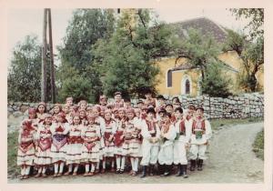 0032-Mladi u narodnoj nošnji (godina nepoznata )